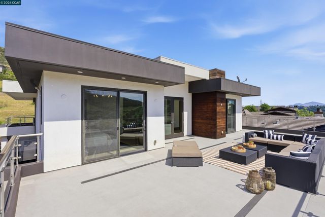 11 Bigleaf Road, Orinda, CA 94563