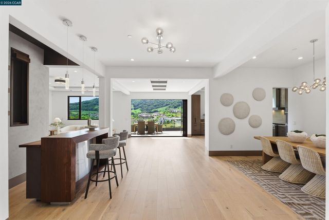 11 Bigleaf Road, Orinda, CA 94563