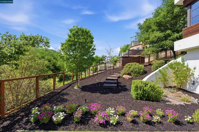 11 Bigleaf Road, Orinda, CA 94563