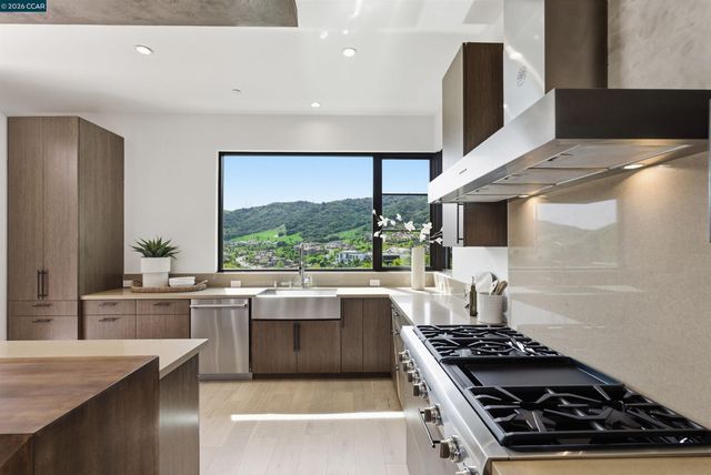 11 Bigleaf Road, Orinda, CA 94563