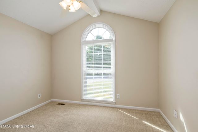 5114 Hunters Point Cir, Louisville, KY 40216