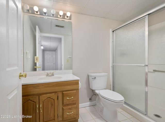 5114 Hunters Point Cir, Louisville, KY 40216