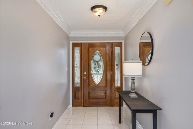 5114 Hunters Point Cir, Louisville, KY 40216