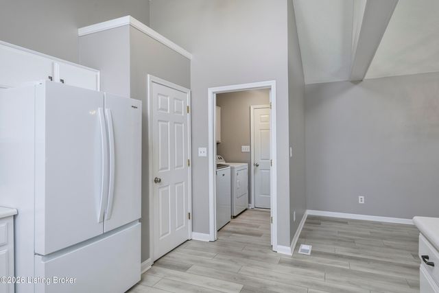 5114 Hunters Point Cir, Louisville, KY 40216