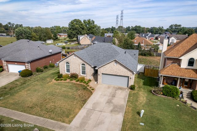 5114 Hunters Point Cir, Louisville, KY 40216