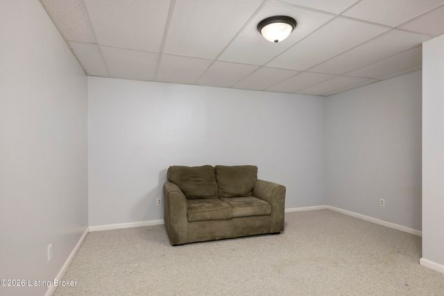 5114 Hunters Point Cir, Louisville, KY 40216