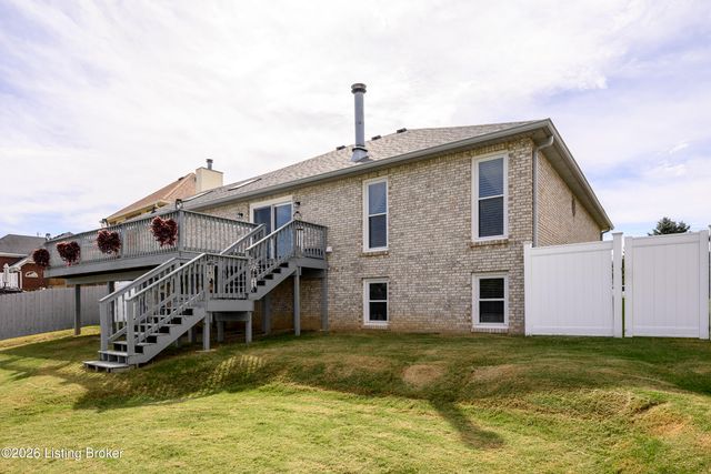5114 Hunters Point Cir, Louisville, KY 40216