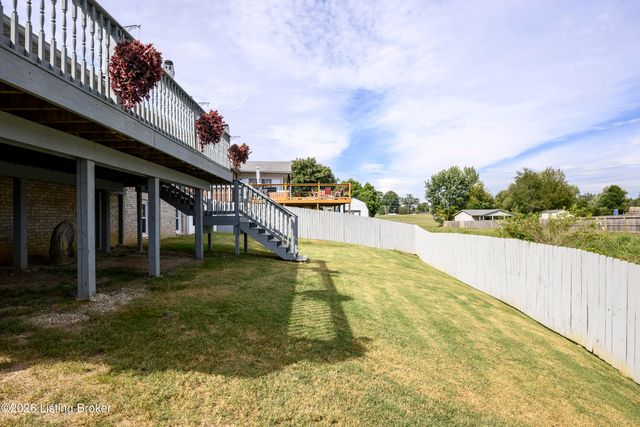 5114 Hunters Point Cir, Louisville, KY 40216