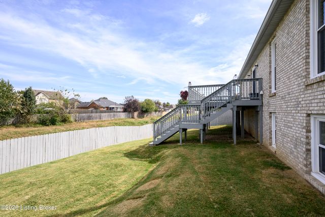 5114 Hunters Point Cir, Louisville, KY 40216