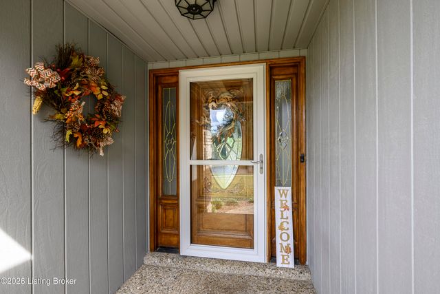 5114 Hunters Point Cir, Louisville, KY 40216