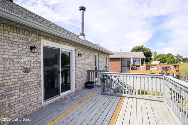 5114 Hunters Point Cir, Louisville, KY 40216