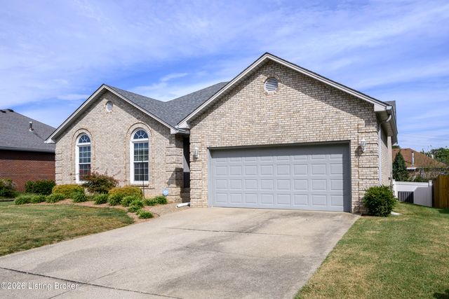 5114 Hunters Point Cir, Louisville, KY 40216
