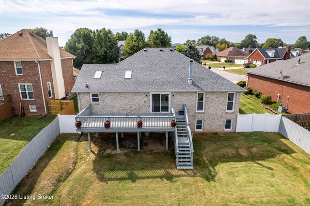 5114 Hunters Point Cir, Louisville, KY 40216