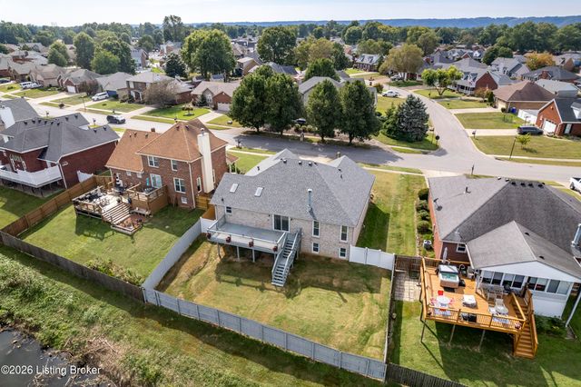 5114 Hunters Point Cir, Louisville, KY 40216
