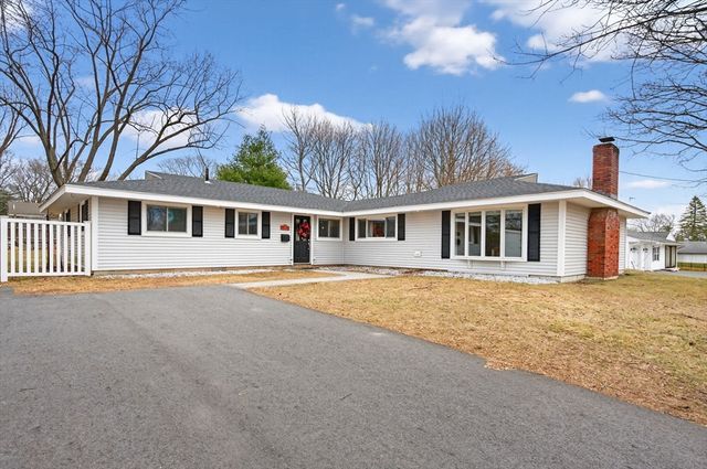 11 Pontiac Rd, Peabody, MA 01960