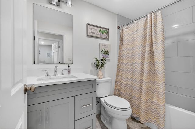 11 Pontiac Rd, Peabody, MA 01960