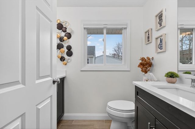 11 Pontiac Rd, Peabody, MA 01960