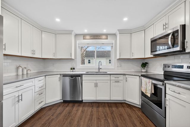 11 Pontiac Rd, Peabody, MA 01960