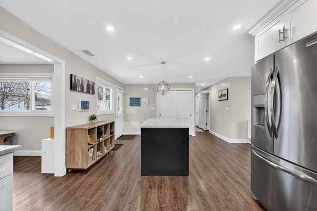 11 Pontiac Rd, Peabody, MA 01960