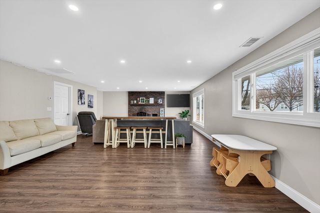 11 Pontiac Rd, Peabody, MA 01960