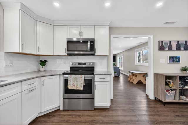 11 Pontiac Rd, Peabody, MA 01960