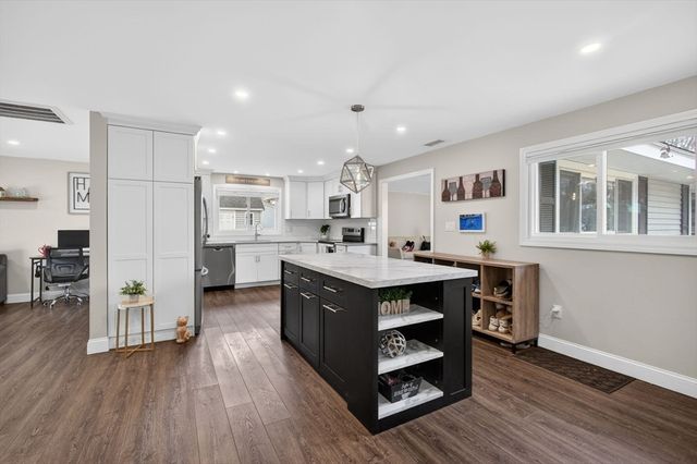 11 Pontiac Rd, Peabody, MA 01960