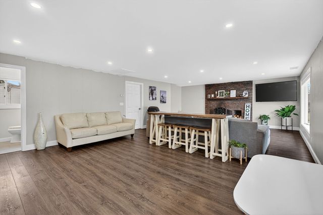 11 Pontiac Rd, Peabody, MA 01960