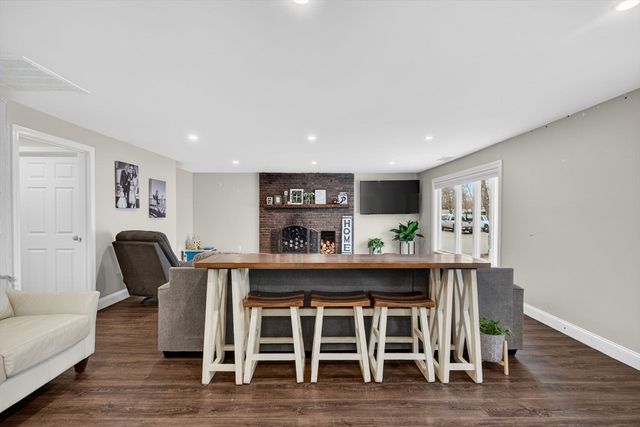 11 Pontiac Rd, Peabody, MA 01960