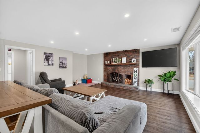 11 Pontiac Rd, Peabody, MA 01960