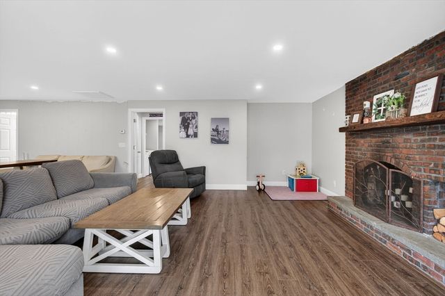 11 Pontiac Rd, Peabody, MA 01960