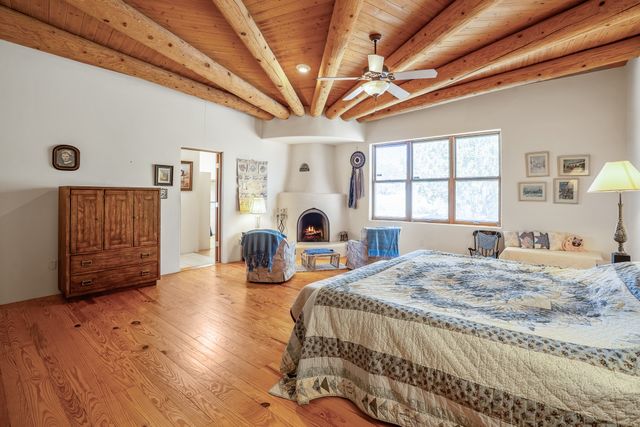 24 Camino Caballos Spur, Lamy, NM 87540