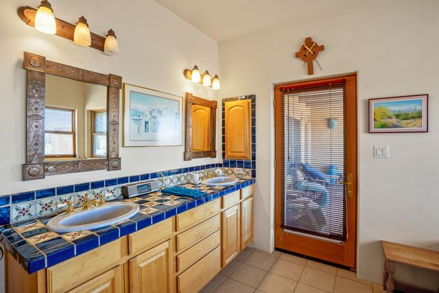 24 Camino Caballos Spur, Lamy, NM 87540
