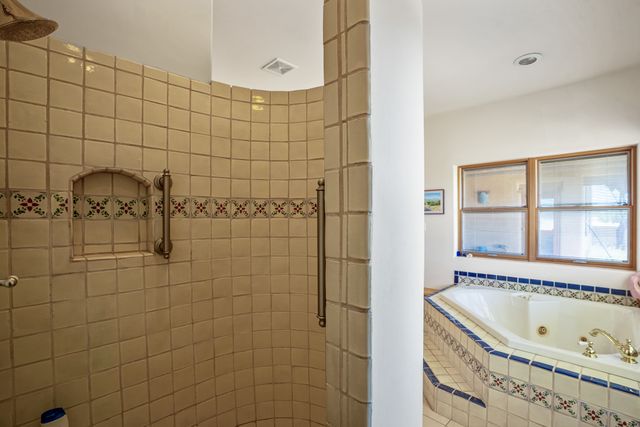 24 Camino Caballos Spur, Lamy, NM 87540