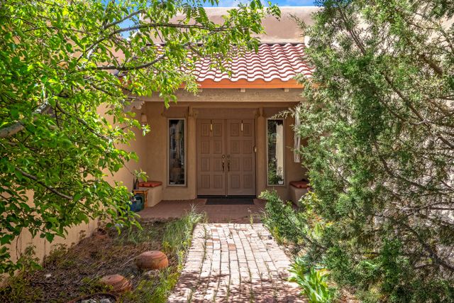 24 Camino Caballos Spur, Lamy, NM 87540