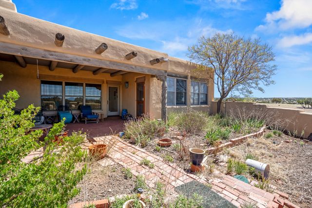 24 Camino Caballos Spur, Lamy, NM 87540