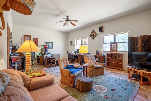 24 Camino Caballos Spur, Lamy, NM 87540