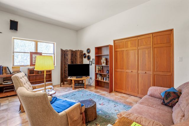 24 Camino Caballos Spur, Lamy, NM 87540