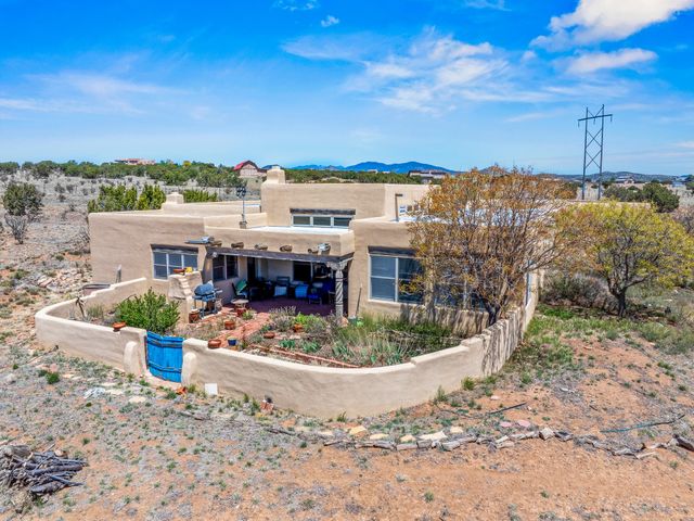 24 Camino Caballos Spur, Lamy, NM 87540
