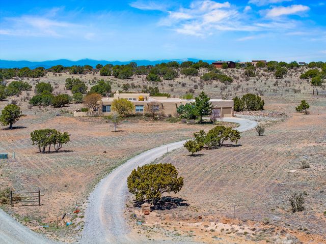 24 Camino Caballos Spur, Lamy, NM 87540