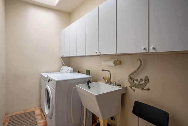 24 Camino Caballos Spur, Lamy, NM 87540