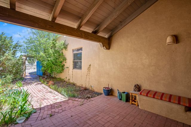 24 Camino Caballos Spur, Lamy, NM 87540