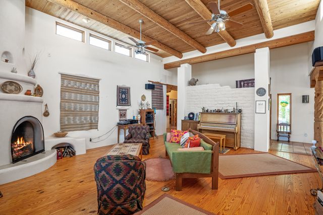 24 Camino Caballos Spur, Lamy, NM 87540