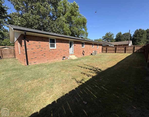 323 Lamb Drive, Piggott, AR 72454