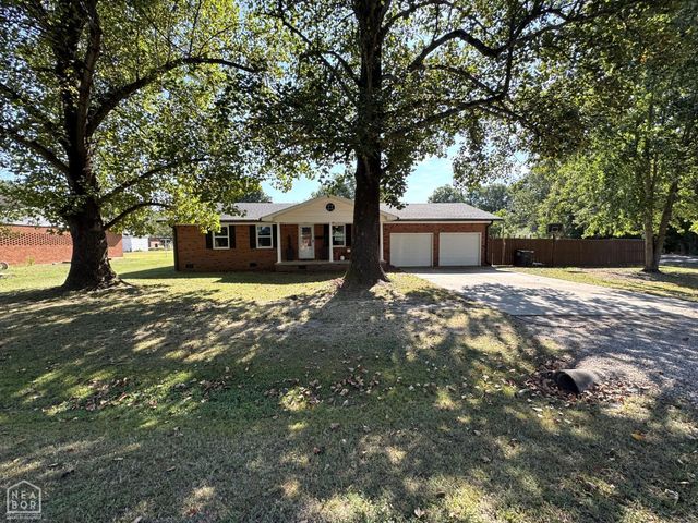 323 Lamb Drive, Piggott, AR 72454