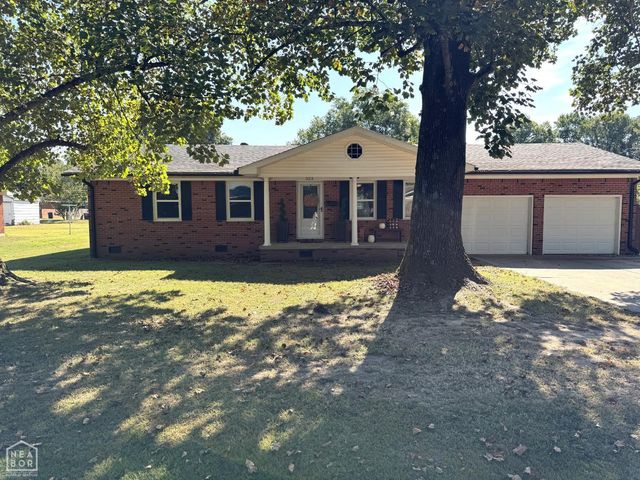 323 Lamb Drive, Piggott, AR 72454