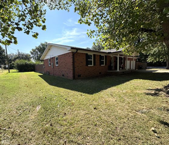 323 Lamb Drive, Piggott, AR 72454