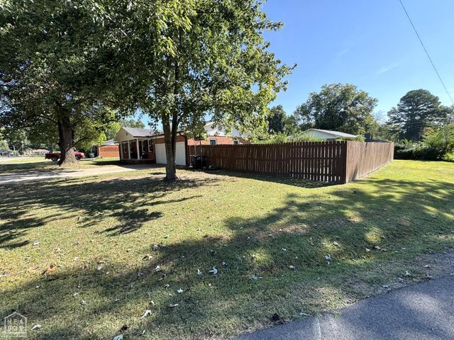 323 Lamb Drive, Piggott, AR 72454