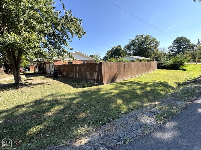 323 Lamb Drive, Piggott, AR 72454