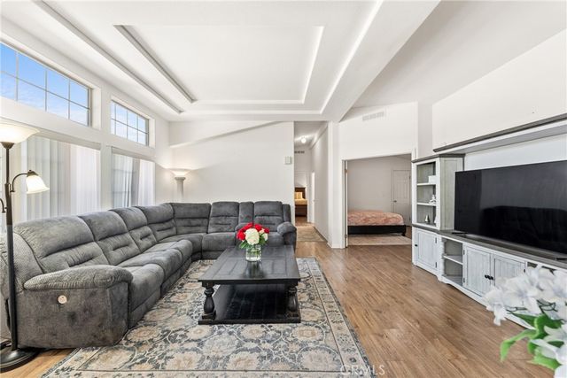 38094 Calle Amigable, Murrieta, CA 92563