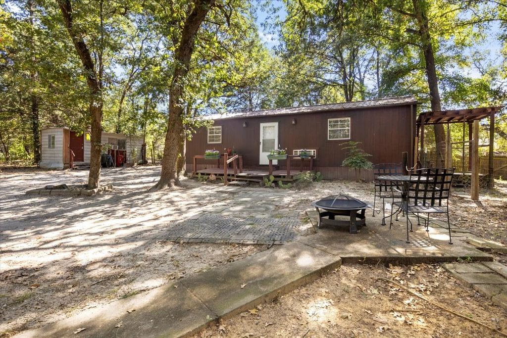 23207 Holly Road, Mineola, TX 75773